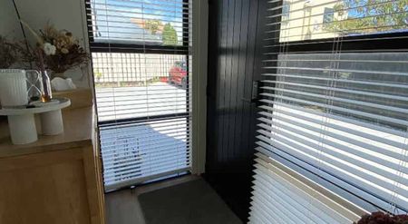 Spacious 3-Bedroom Townhouse - Photo 4