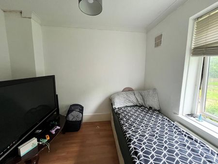 5 bedroom semi-detached house to rent - Photo 3