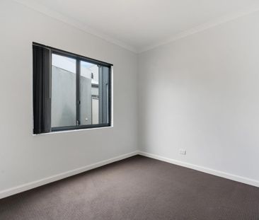 KELMSCOTT - 3X2 - LOW-MAINTENANCE HOME IN CONVENIENT LOCATION - Photo 1