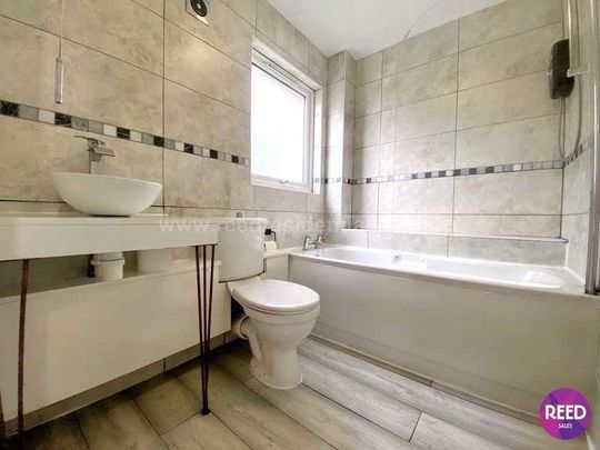 Water Lane, Purfleet On Thames, RM19 - Photo 1