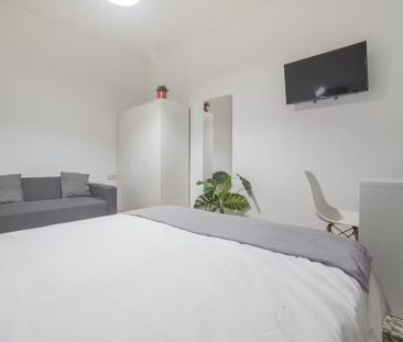 Carrer de Casanova, Barcelona, Catalonia 08036 - Photo 3