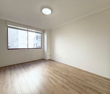 Spacious 2 Bedroom with Large Terrace & Parking - Photo 5
