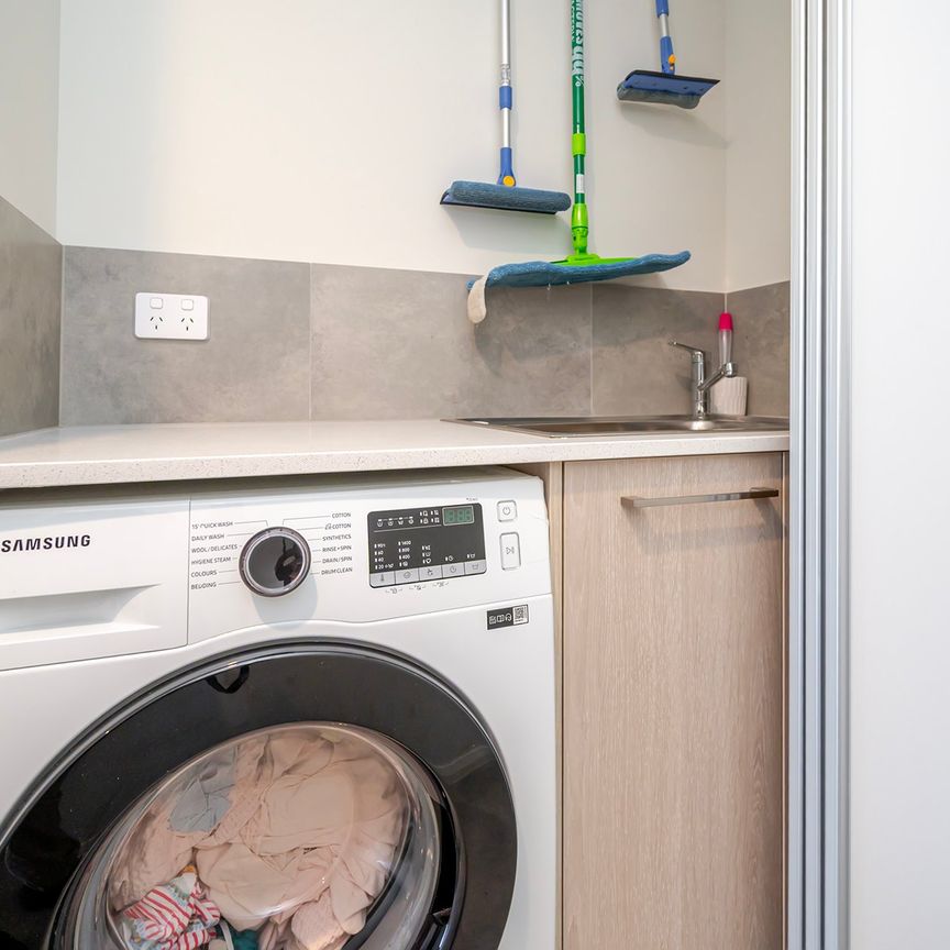 Luxury Apartment in the Heart of Innaloo - Photo 1