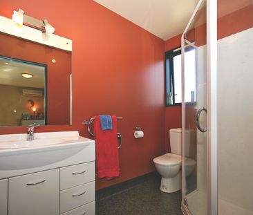 Superb studio room accommodation - Photo 2