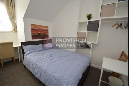 3 Bedroom Rentals in Leeds - Photo 5