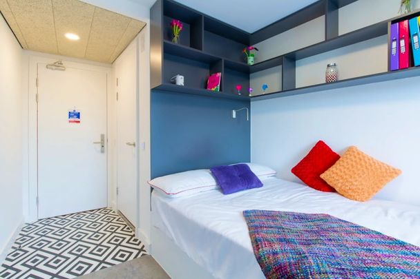 Silver en-suite (Lower level) - Photo 1