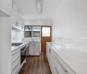 Stylish & Convenient Living in Ashford - Photo 3