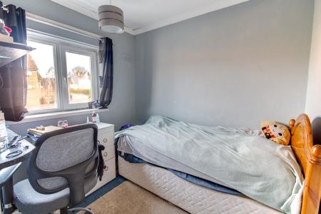 3 bedroom semi-detached house to rent - Photo 4