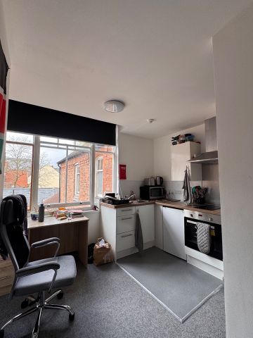 Studio Flat, Regent Road, LE1 - Photo 4