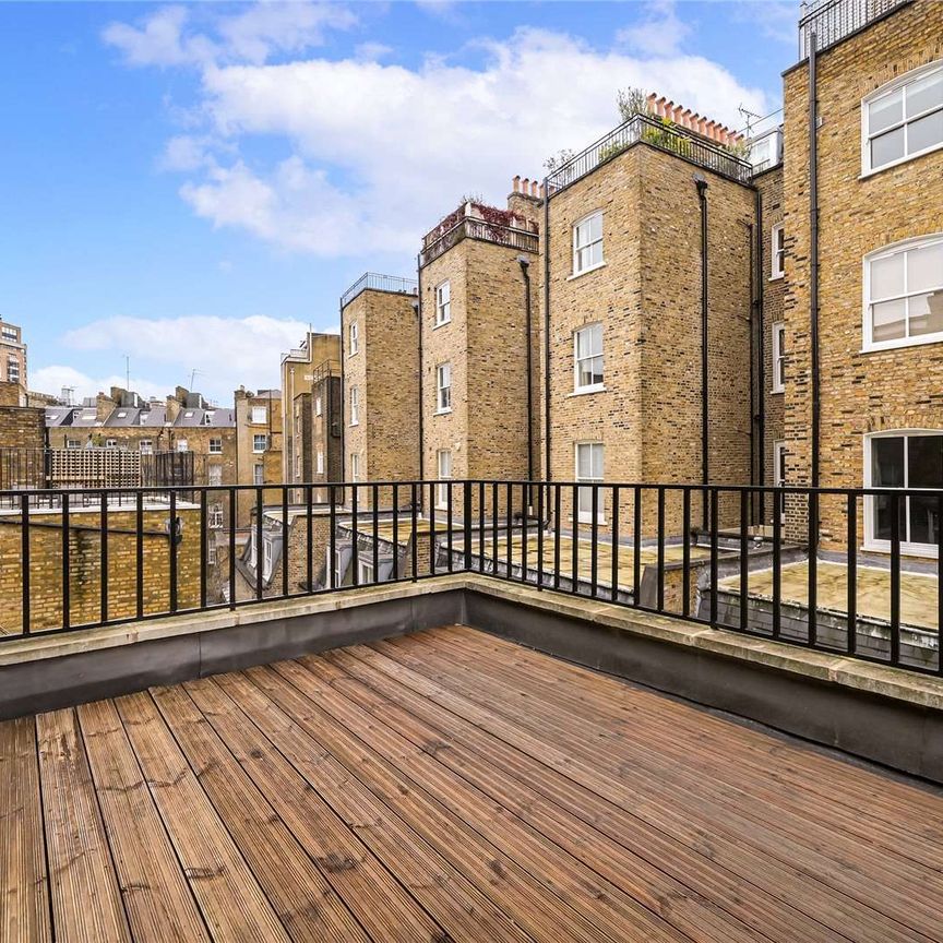 A charming third floor period conversion in a prime South Kensington location, boasting plenty of natural light and a private terrace. - Photo 1