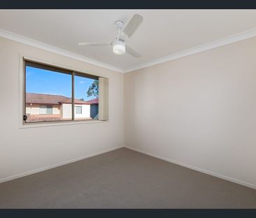 Spacious 3 Bedroom Townhouse In Prime Location - Photo 5