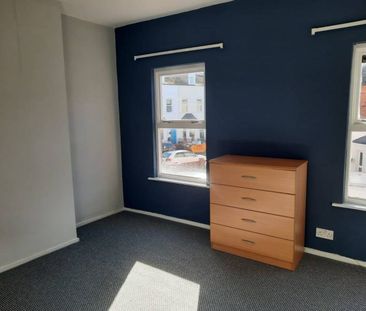 Partly Furnished 2 Bedroom Terrace - Photo 6