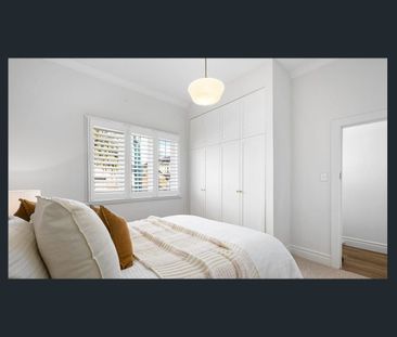 A PERFECTLY POSITIONED STUNNER - Photo 5