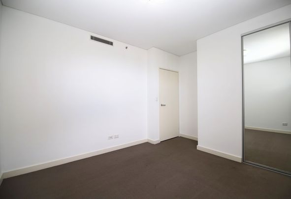 Modern 2 Bedroom, 2 Bathroom Apartment in the Heart of Bankstown - Photo 1
