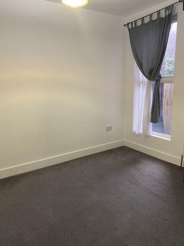 1 bedroom bedsit to rent - Photo 5