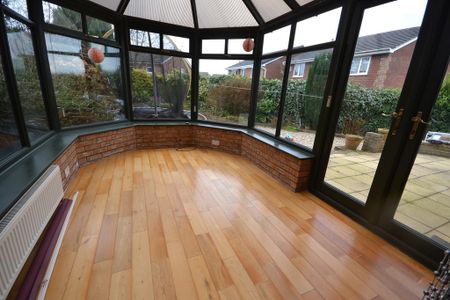 4 bedroom detached house to rent - Photo 2
