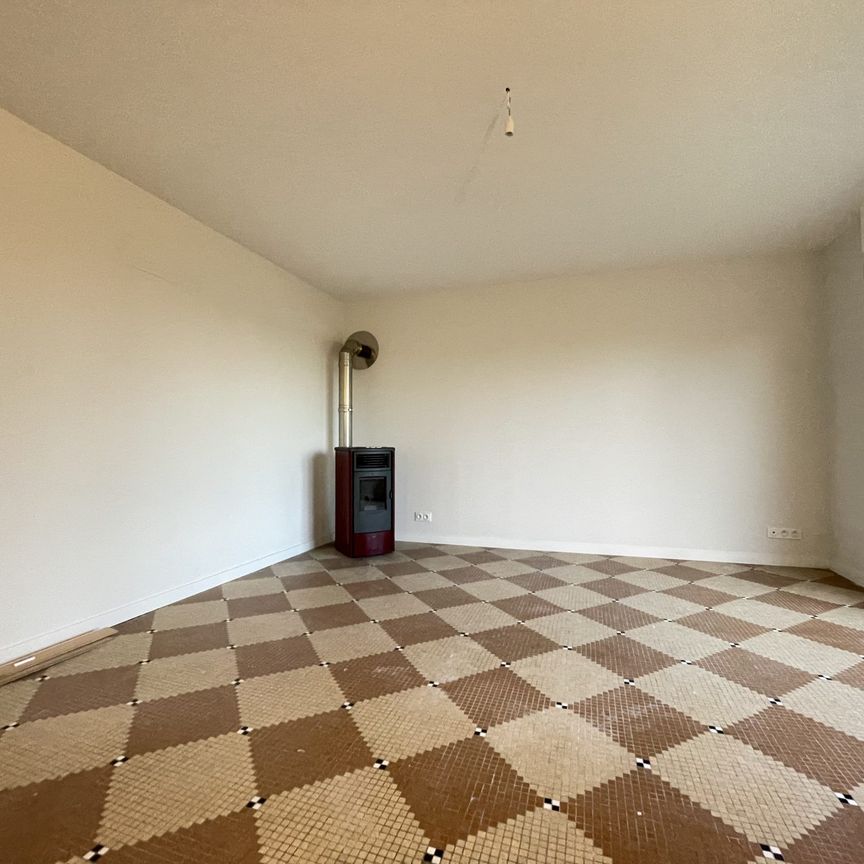 A louer maison rénovée 4 chambres THEIX NOYALO - Photo 1