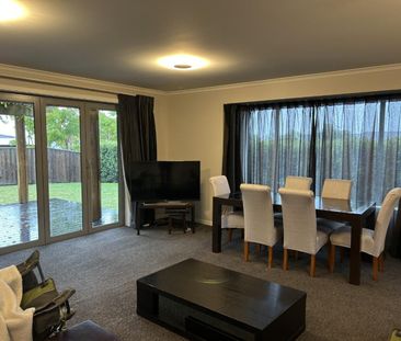 Four bedroom family home in sought after location - Photo 2