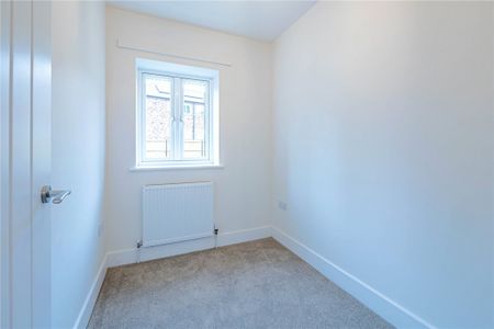 4 bed Semi Detached House for rent - Photo 4
