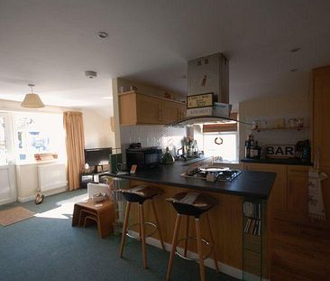 First floor flat, 22 Eastgate, Cowbridge, Vale of Glamorgan, CF71 7DG - Photo 6