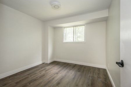 For Lease - 590 Canewood Crescent Unit# Main, Waterloo, Ontario - Photo 4