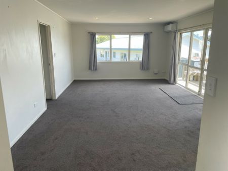 Stanmore Bay - 3 Bedrooms - Photo 2