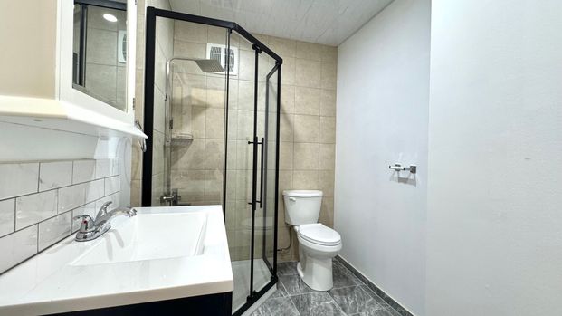 For Lease - 56 Skylark Drive Unit# Upper level unit 1, Hamilton, Ontario - Photo 1