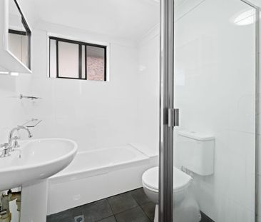 ONE BEDROOM IN HANDY LOCATION - Photo 3