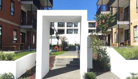 Modern 2 bedrooms plus 1 garage parking - Photo 3