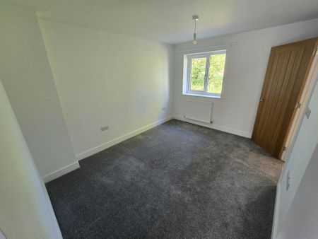 2 bedroom terraced house to rent - Photo 2