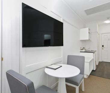 Fully Furnished Studio Apartment Opposite Central Station! - Photo 5