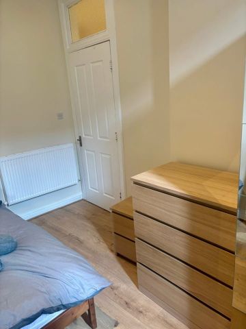 Room in a Shared House, Barclay Place, EH10 - Photo 4