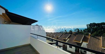 Beachfront townhouse in La Borboleta, Manilva - Photo 3