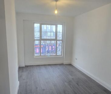 3 bedroom flat to rent - Photo 3
