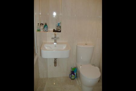 Studio Flat, Calton Drive, SW15 - Photo 5