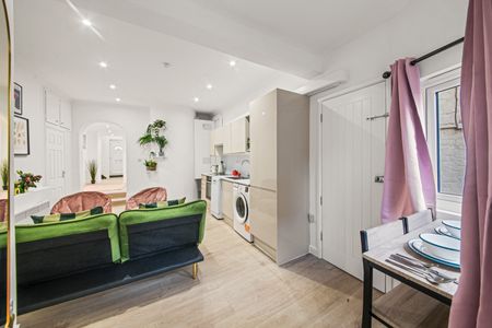 1 Bed Flat, Blackheath, SE10 - Photo 3