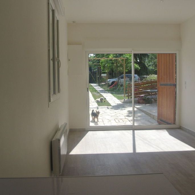 Location Appartement 1 pièce 20m² STE GENEVIEVE DES BOIS 91700 - Photo 1