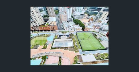 UNFURNISHED Modern high level 3 bedder with all facilities! - Photo 2