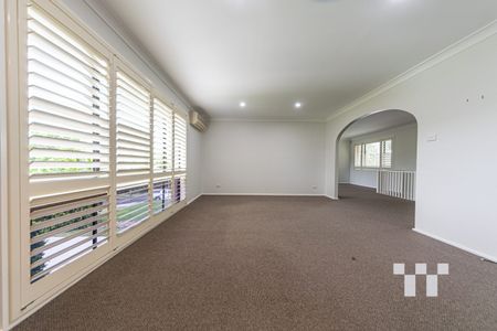 Spacious Family Home in Prime Location - Photo 2