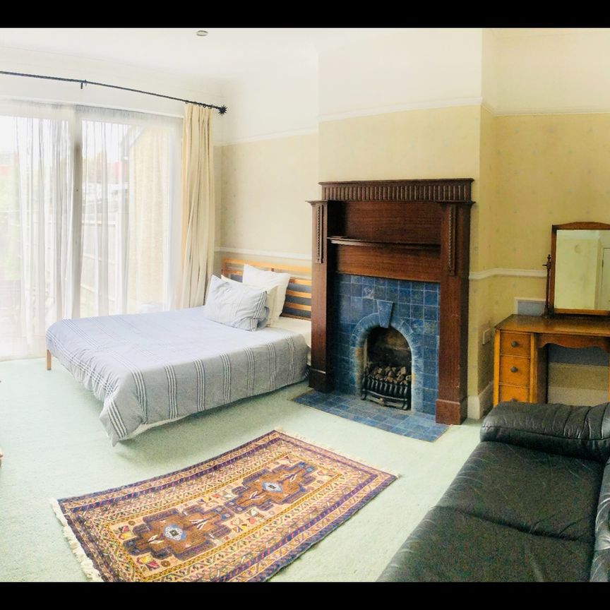 Room in a Shared House, Springfield Avenue, SW20 - Photo 1