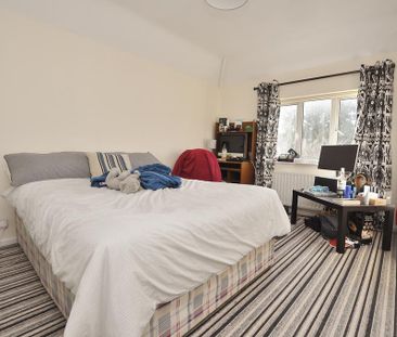 4 bedroom semi-detached house to rent - Photo 2