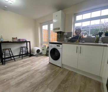 2 bedroom semi-detached house to rent - Photo 5