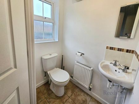 2 bedroom semi-detached house to rent - Photo 3