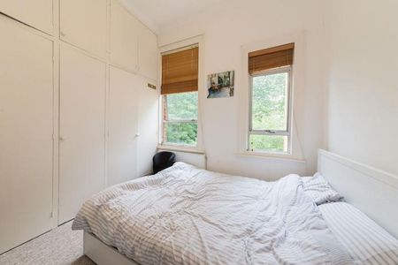 2 bedroom with balcony in a prime street in Crouch end - Photo 5