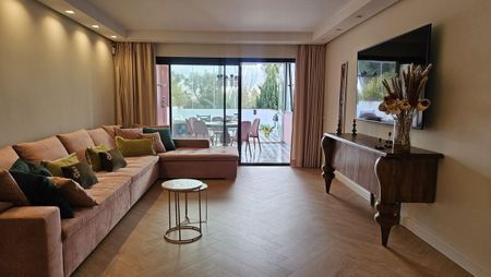 Apartamento planta baja en alquiler en Marbella, Marbella - Photo 2