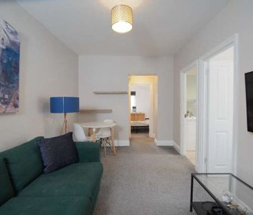 4 bedroom flat to rent - Photo 1