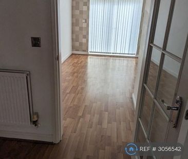 4 bedroom detached house to rent - Photo 2