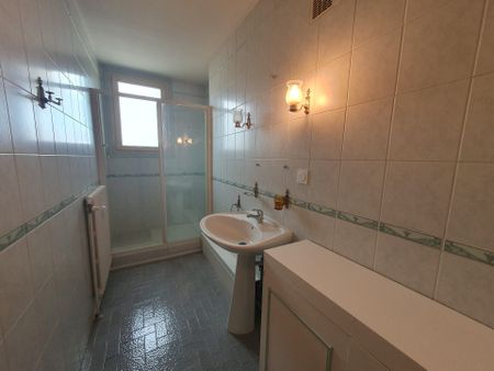 Location Appartement 3 pièces 80m² LE PEAGE DE ROUSSILLON 38550 - Photo 5