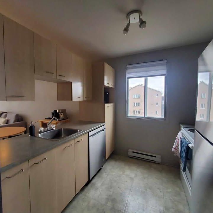 Grand 4 1/2 style condo à louer à Ste-Thérèse - Photo 1