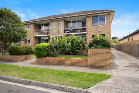 Modern comfort in a prime Thornbury location - Photo 5
